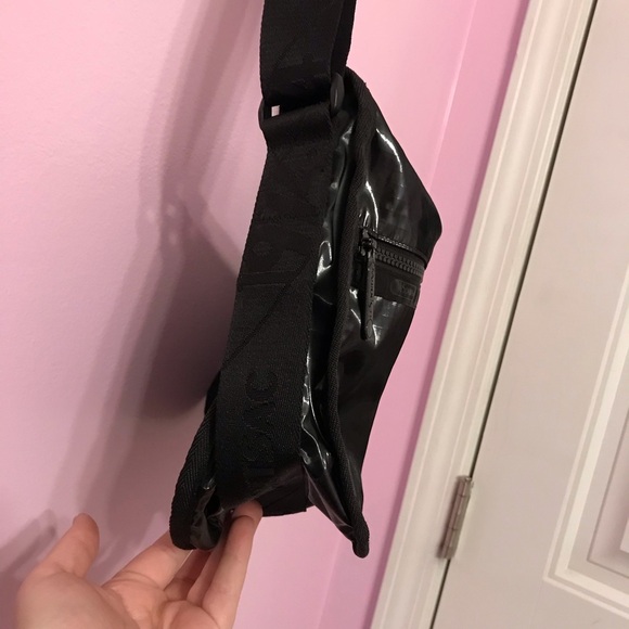 LeSportsac black crossbody purse - Picture 5 of 9